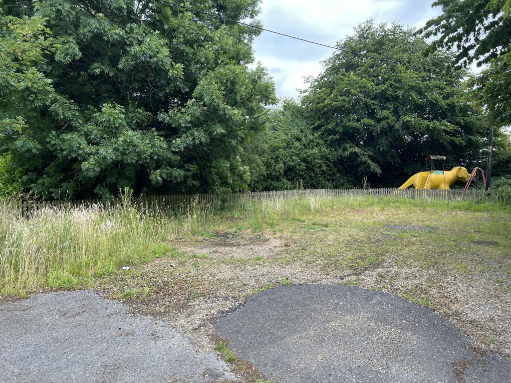 Lot: 54 - FREEHOLD FORMER PUBLIC HOUSE WITH CONSENT FOR A HOT FOOD TAKEAWAY/DRIVE- THROUGH/RESTAURANT WITH THIRTY PARKING SPACES - Gardens of Freehold Former Pub